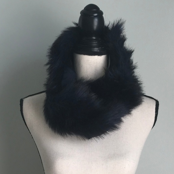 LOFT Accessories - Ann  Taylor LOFT Black Faux Fur Snap Close Wrap
